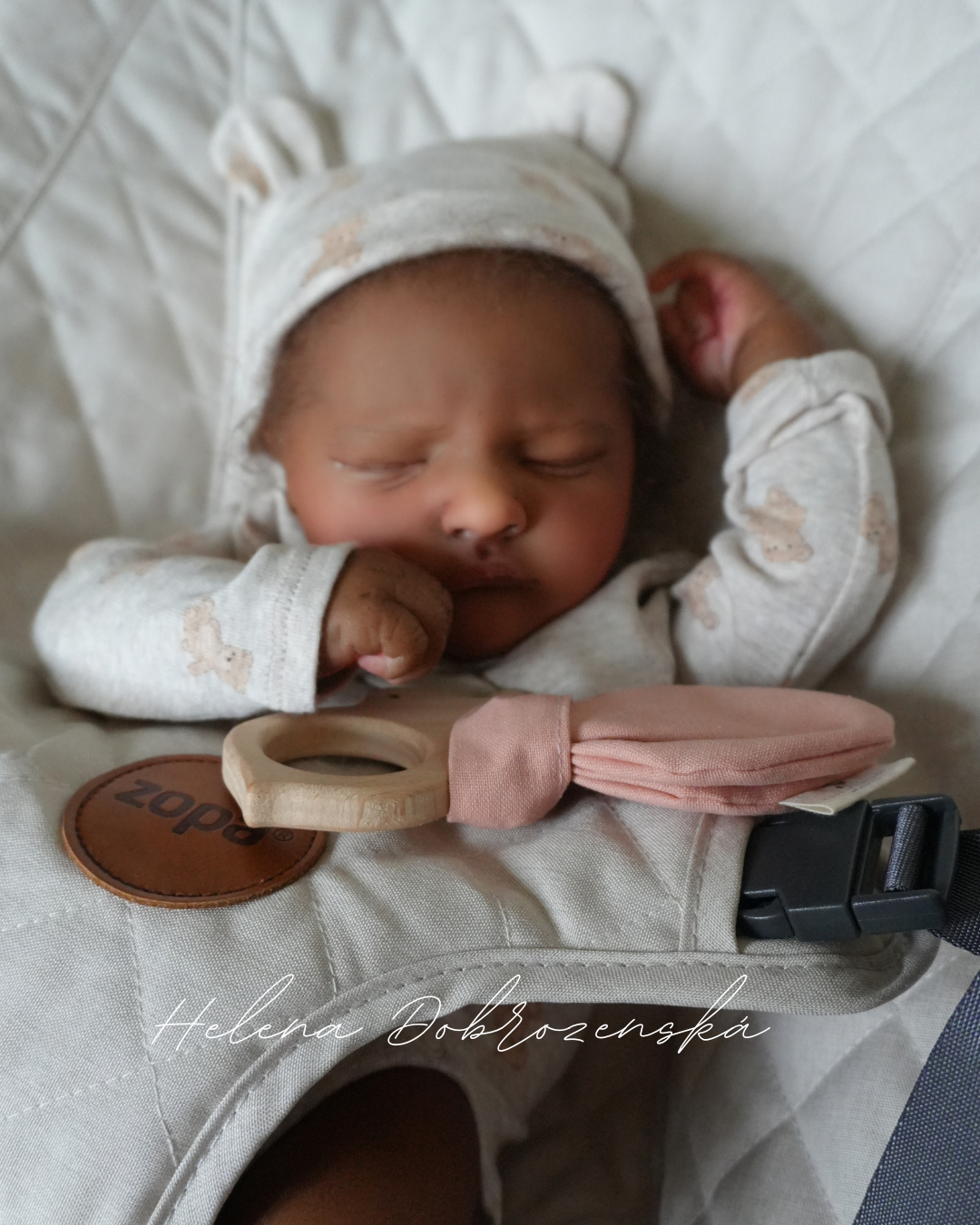 Reborn miminko tmavé pleti s kudrnatými vlasy z kitu Owen sleep - ekonomické